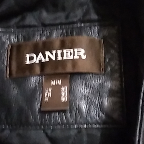 Danier leather bomber jacket - Picture 2 of 2